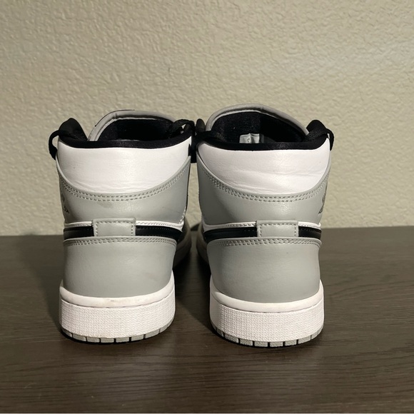 EUC Jordan Men's Black, Gray, and White Sneakers Sz 9 with Box - Picture 3 of 8